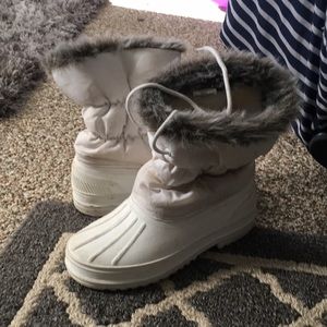 Winter boots white